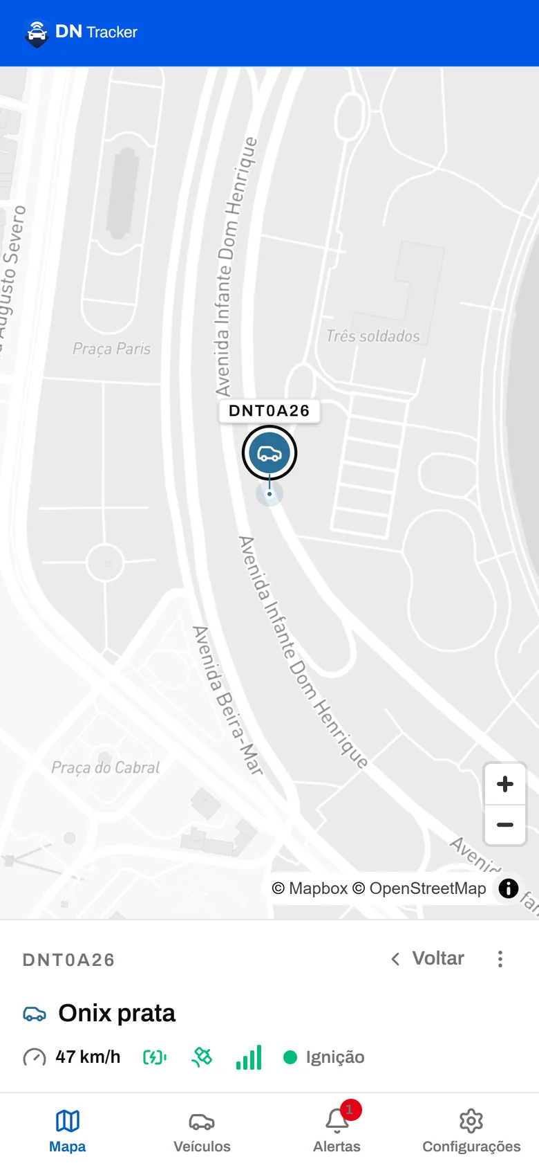 Tela do mapa ao vivo: o Onix prata, placa DNT0A26, no Aterro do Flamengo, a 47 km/h e com a ignição ligada.